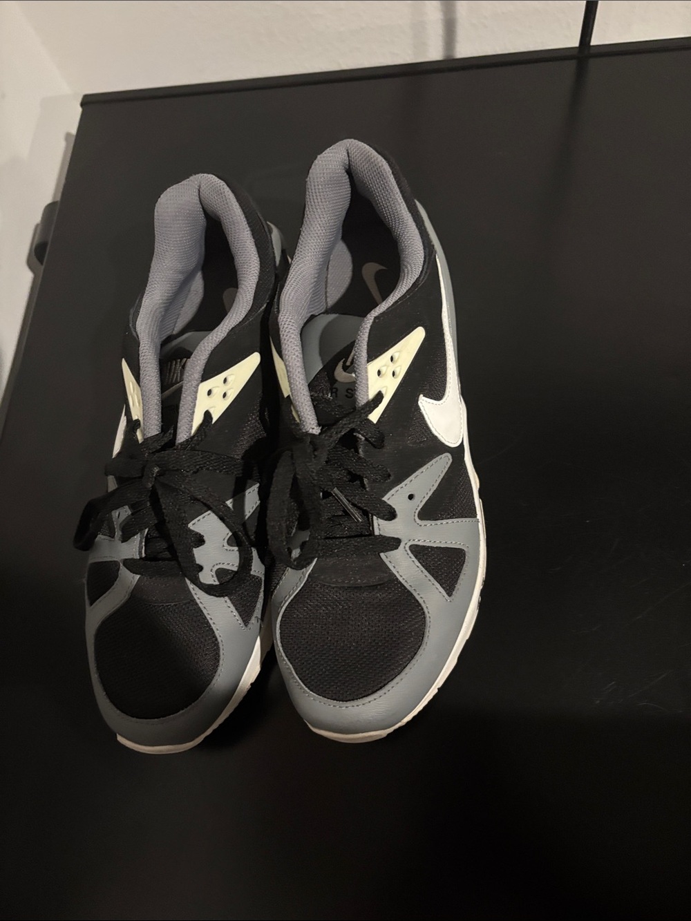 Nike Kids Black, Gray & White Low-Top Sneakers